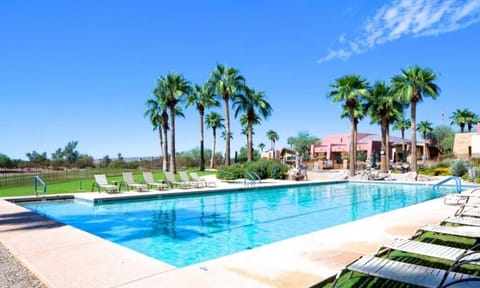 Property building, Day, Swimming pool, Swimming pool, sunbed