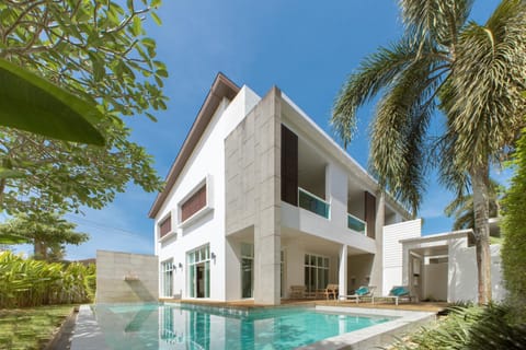 Property building, Day, Garden, Garden view, Pool view, Swimming pool, Swimming pool