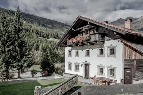 Property building, Garden, Decorative detail