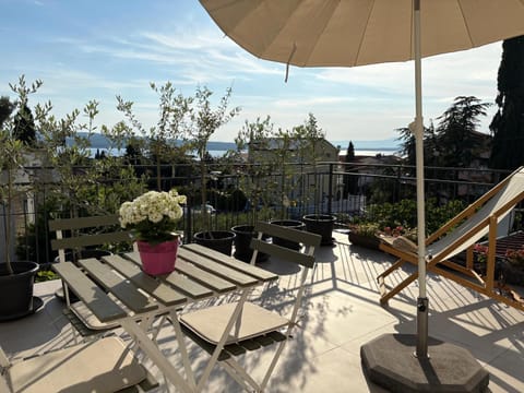 Day, Natural landscape, View (from property/room), Balcony/Terrace, Seating area, Dining area, Sea view