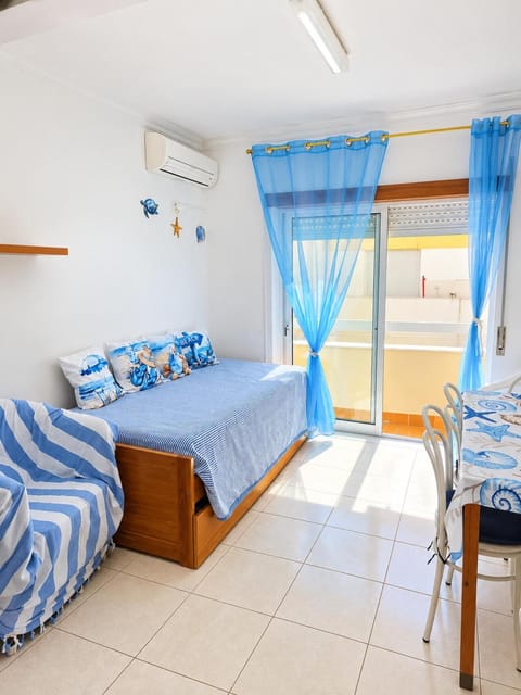 Living room, Seating area, Dining area, air conditioner