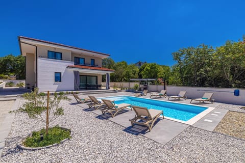 Property building, Pool view, Swimming pool