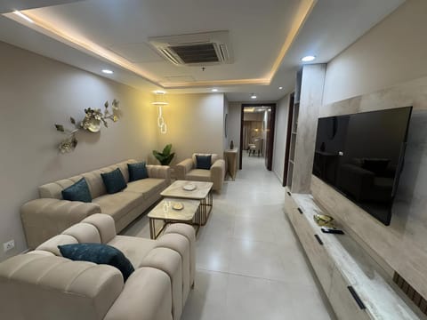 Communal lounge/ TV room, TV and multimedia, Living room, Seating area, Evening entertainment