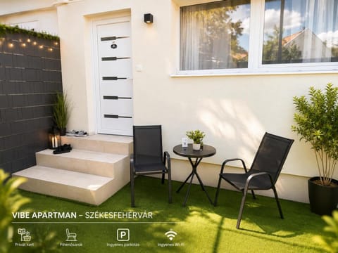 Patio, Seating area