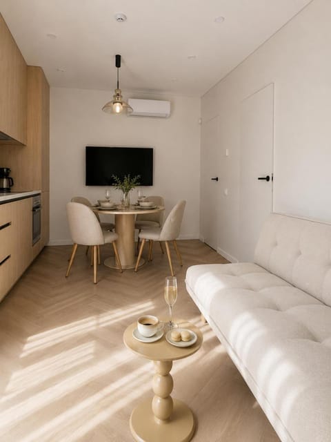 TV and multimedia, Kitchen or kitchenette, Living room, Seating area, Dining area, air conditioner