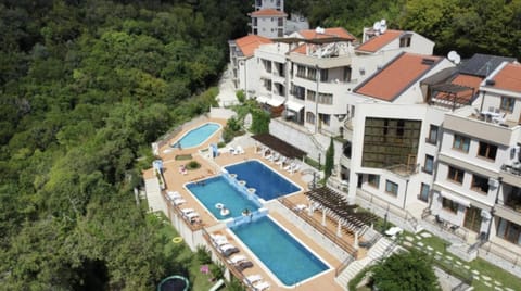 Property building, Day, Bird's eye view, Pool view, Swimming pool, Swimming pool