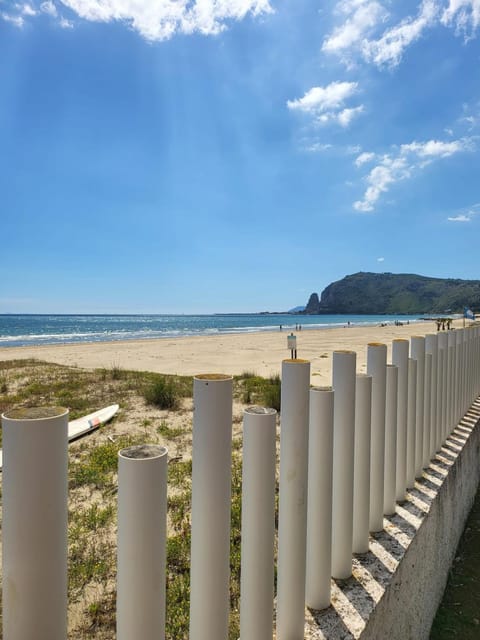 Nearby landmark, Day, Natural landscape, Beach, Mountain view, Sea view, acessibility