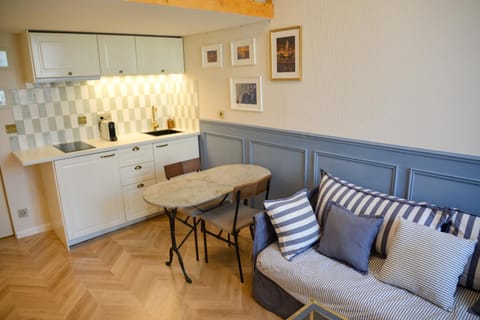Kitchen or kitchenette, Living room, Seating area