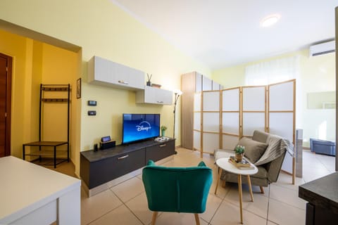 TV and multimedia, Kitchen or kitchenette, Living room, Seating area, Dining area, Evening entertainment, air conditioner
