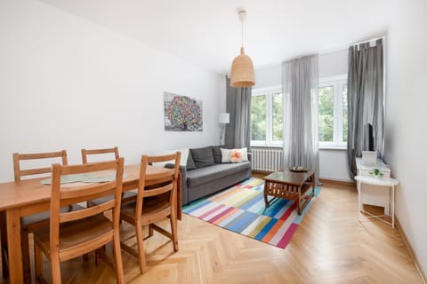 TV and multimedia, Living room, Photo of the whole room, Seating area, Dining area