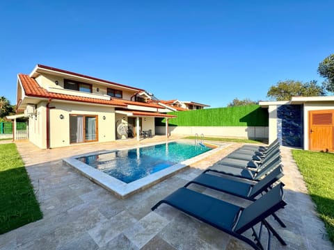 Property building, Patio, Garden, Garden view, Pool view, Swimming pool, sunbed