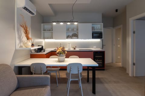 Living room, Seating area, Dining area, minibar, oven, air conditioner