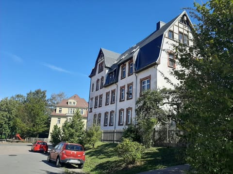 Property building, Day, Street view, Location, Parking
