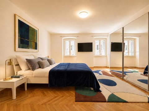 Bed, TV and multimedia, Photo of the whole room, Bedroom