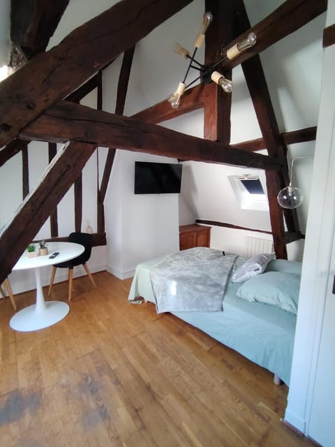 Bed, TV and multimedia