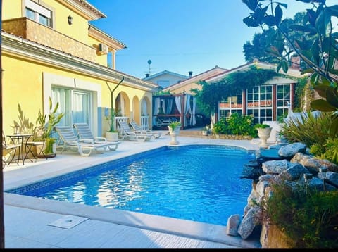 Property building, Balcony/Terrace, Swimming pool