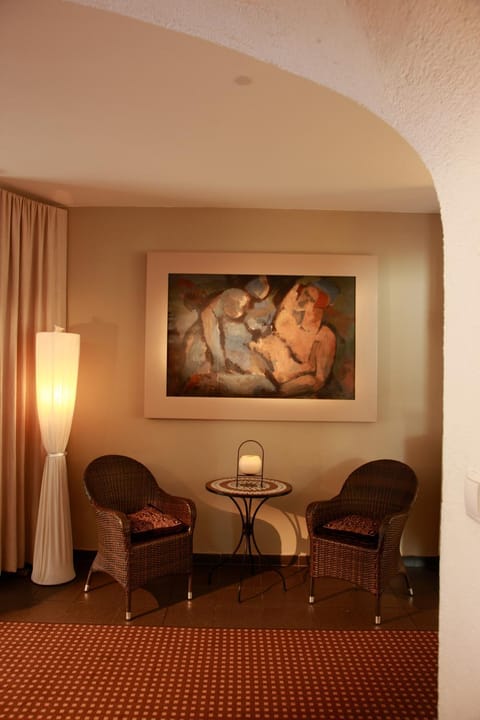 Decorative detail, Seating area