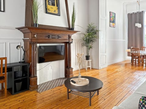 Living room, fireplace