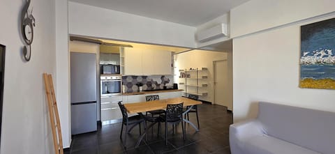 Kitchen or kitchenette, Living room, Dining area, air conditioner