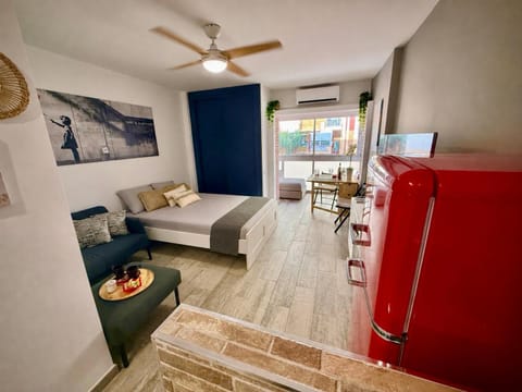 Bed, Living room, Photo of the whole room, Bedroom