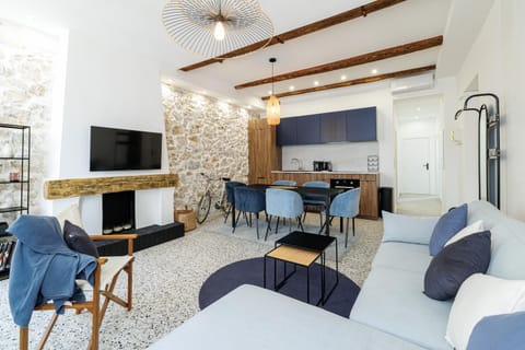 Communal lounge/ TV room, TV and multimedia, Living room, fireplace