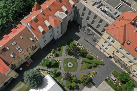 Property building, Bird's eye view, Garden, Location