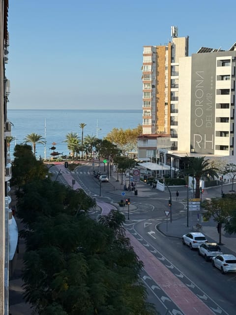 Property building, Day, Neighbourhood, Natural landscape, City view, Sea view, Street view, Location, Parking