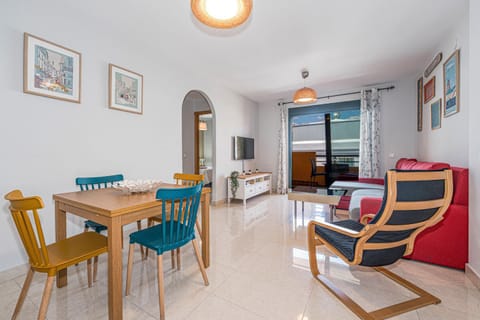 TV and multimedia, Living room, Seating area, Dining area, Evening entertainment