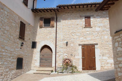 Facade/entrance