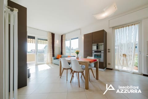 Kitchen or kitchenette, Dining area, oven, pet friendly