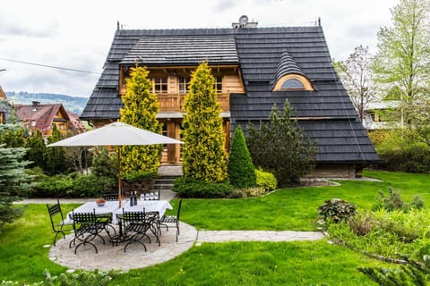 Property building, Garden, Garden view