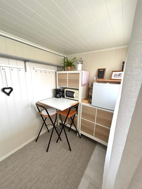 Coffee/tea facilities, Dining area, microwave, toaster