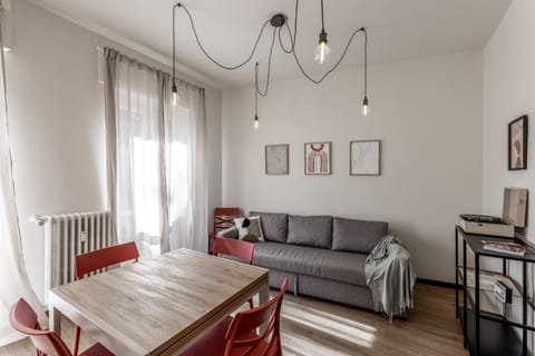 TV and multimedia, Living room, Decorative detail, Seating area, Dining area