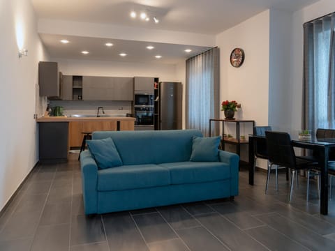 Kitchen or kitchenette, Living room, Seating area, Dining area, oven, stove