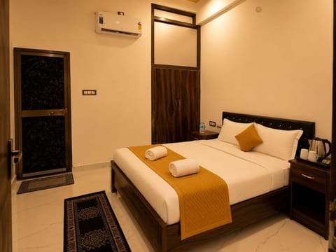Bed, Photo of the whole room, Bedroom, air conditioner