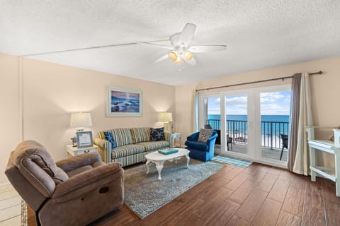 View (from property/room), Balcony/Terrace, Living room, Seating area