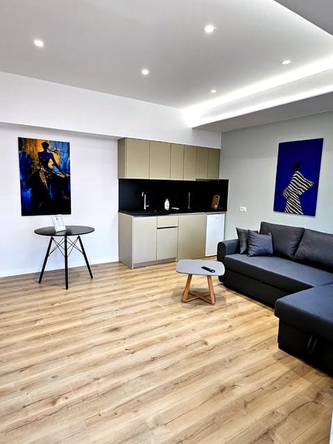 TV and multimedia, Kitchen or kitchenette, Living room, Seating area