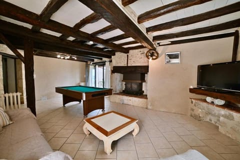 Billiard, Game Room