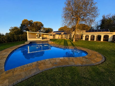 Property building, Day, Garden, Garden view, Pool view, Swimming pool