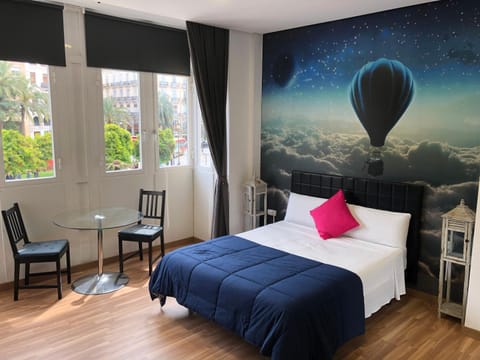 Bed, Photo of the whole room, City view