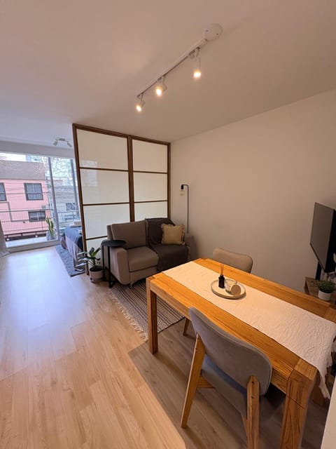 TV and multimedia, Living room, Seating area, Dining area