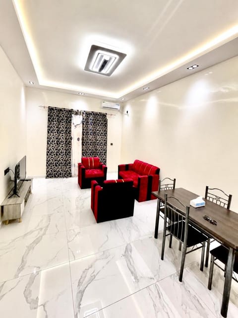 Communal lounge/ TV room, TV and multimedia, Living room, Dining area