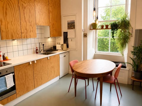 Coffee/tea facilities, Kitchen or kitchenette, oven, toaster