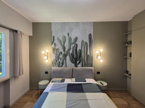 Bed, Bedroom, towels, wardrobe