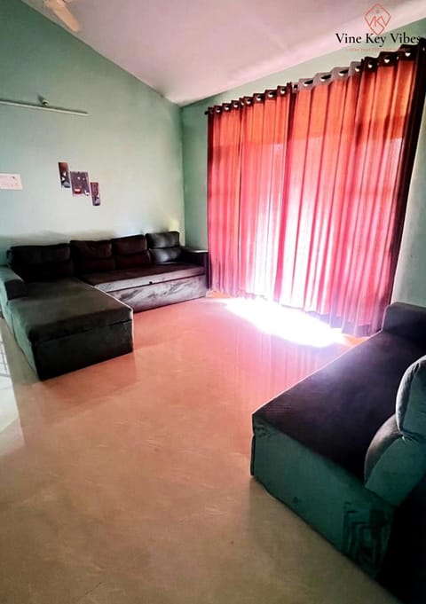 Living room, Photo of the whole room