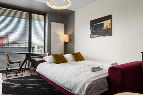 Bed, Photo of the whole room, Seating area, Bedroom, towels