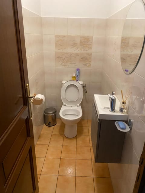 Toilet, Bathroom