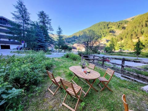 Balcony/Terrace, Mountain view