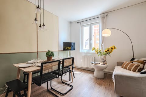 Living room, Meals