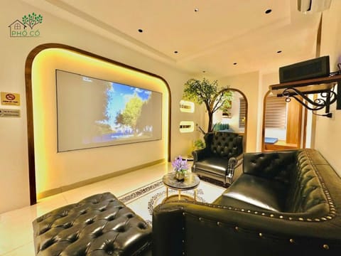 Communal lounge/ TV room, TV and multimedia, Living room, Seating area, Evening entertainment
